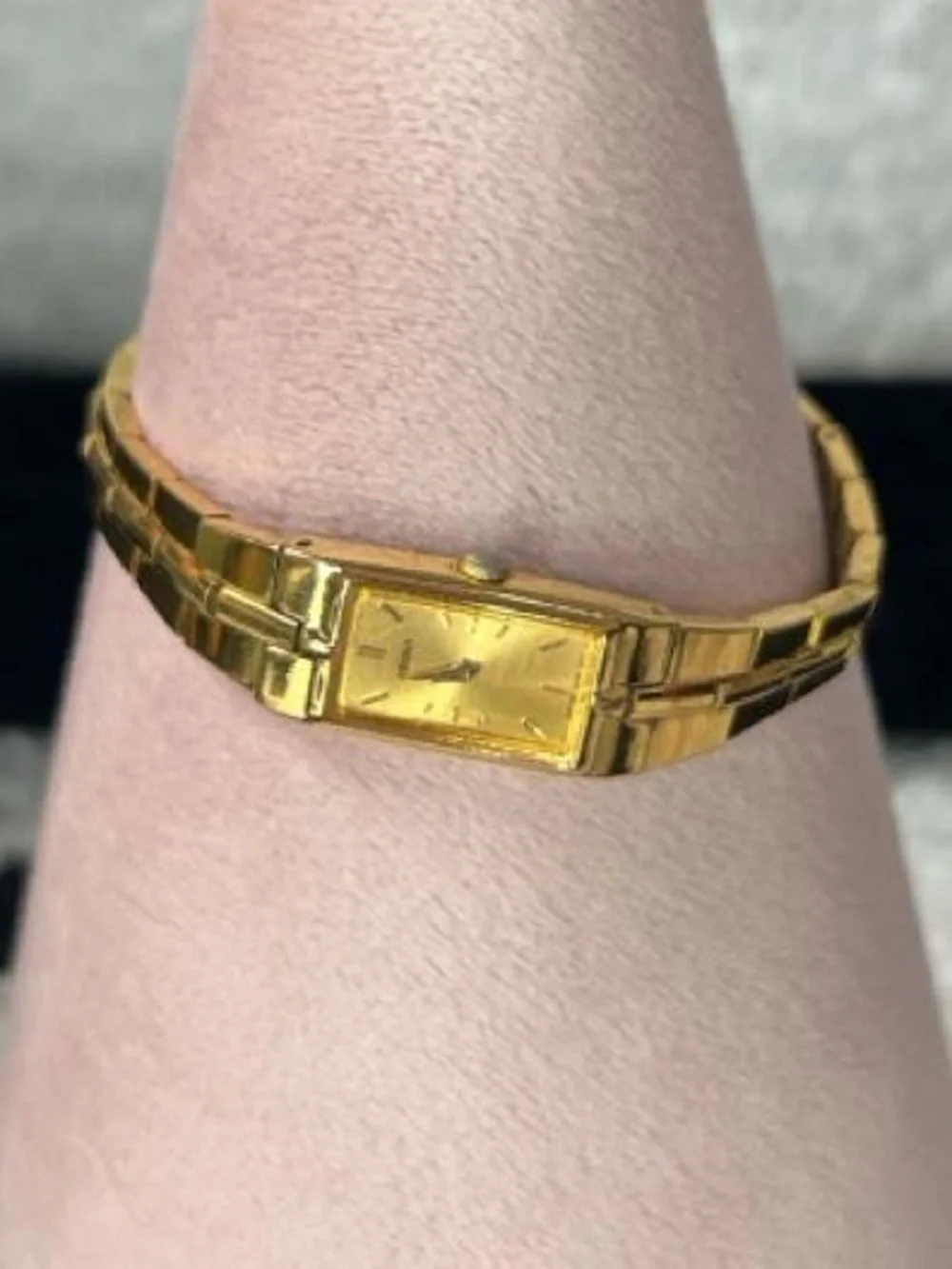 Vintage Seiko Gold-Tone Dainty Women's Bracelet Watch